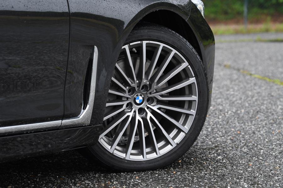 Колеса BMW 745Le xDrive (G12) 2019 года  (UK) (фото 23 из 26)